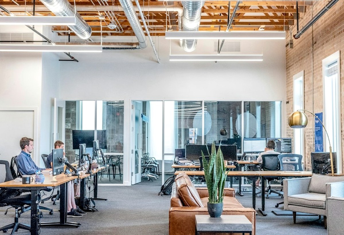 digitale oberflaeche am arbeitsplatz